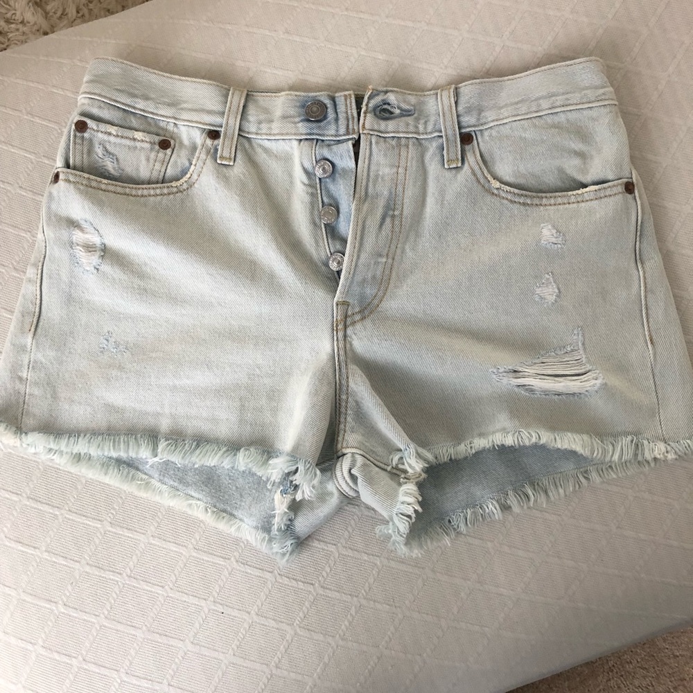 High rise Levi’s shorts 29